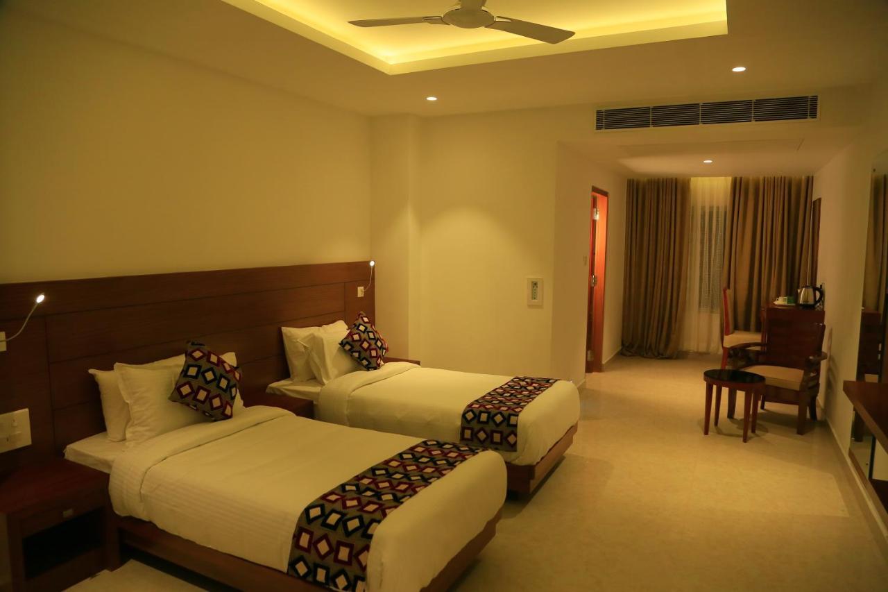 Kattappana Hotel Victoria International מראה חיצוני תמונה