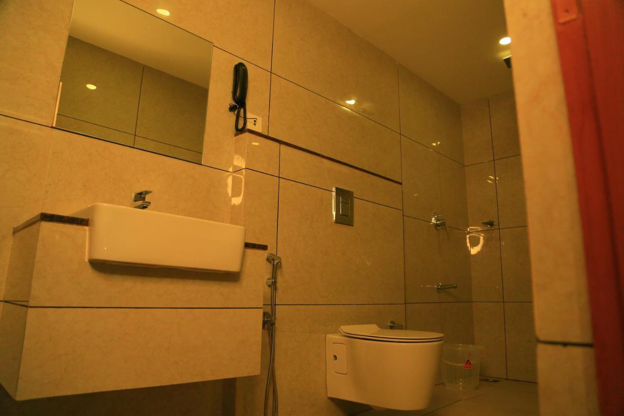 Kattappana Hotel Victoria International מראה חיצוני תמונה