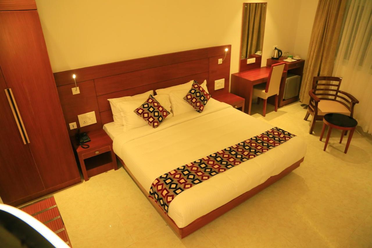 Kattappana Hotel Victoria International מראה חיצוני תמונה