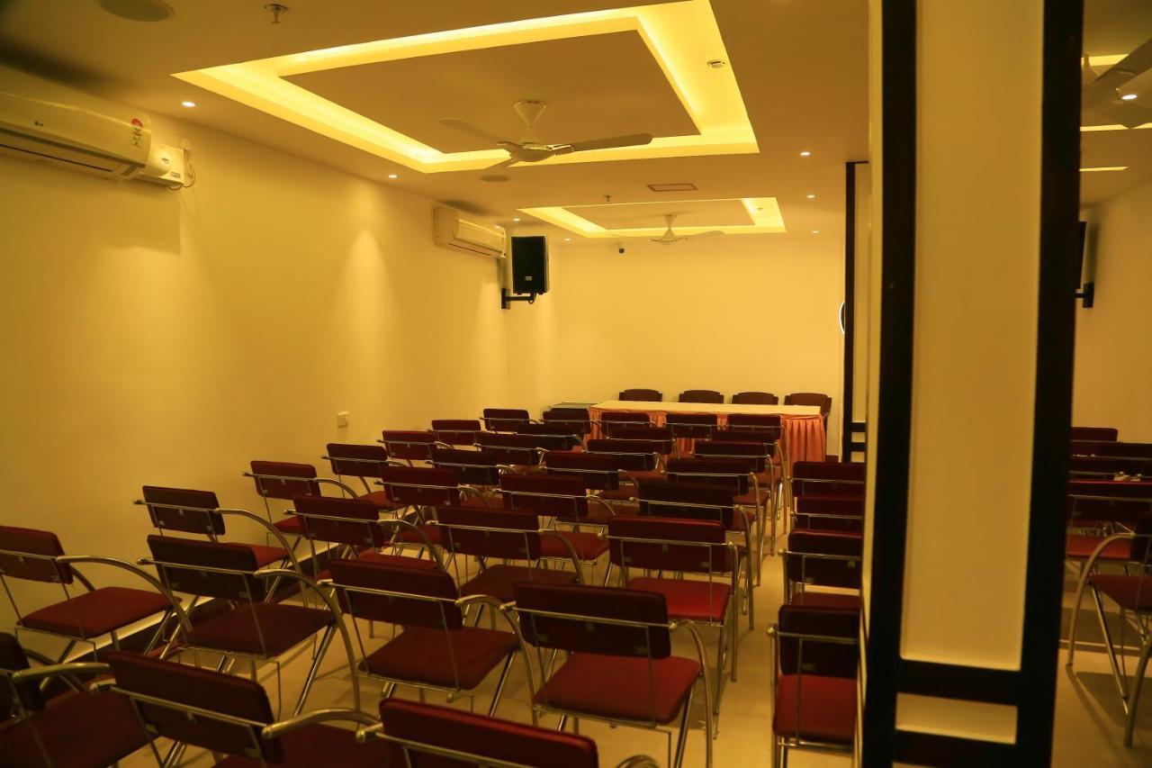 Kattappana Hotel Victoria International מראה חיצוני תמונה